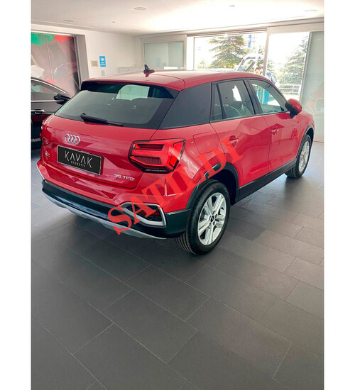 2022 AUDI Q2 Kırmızı